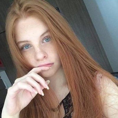sou louquinha mesmo , me julguem não me importo .. à culpa é sua se  eu sou assim .....