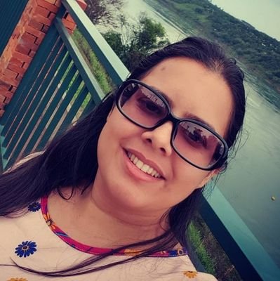 luh_medeiross's profile picture. ...mas o mundo só anda pra frente, e a gente não avança sem deixar um monte de coisas pra trás.