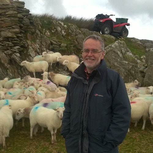 Mae’r Ardal Gweinidogaeth Bro Celynnin yn gwasanaethu pob cymuned o Dal y Bont i Gonwy/Bro Celynnin serves every community from Tal y Bont to Conwy, North Wales