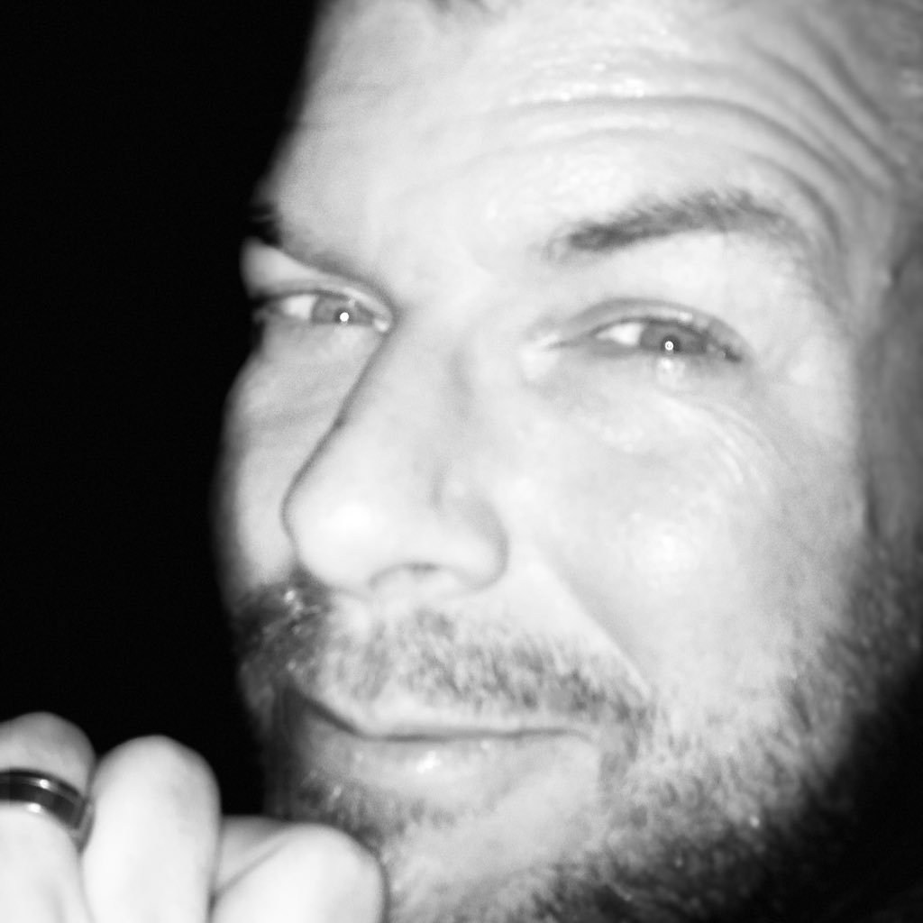 MacMarcus's profile picture. Life is not measured by the number of breaths we take, but by the moments that take our breath away. Think different. .