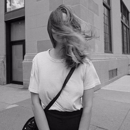 throwing_haze's profile picture. 人のTシャツの英語見て笑ってるけどその時私は大体チャック全開だったりする。そしてたまにしか更新しないツイッターにいいねがあった時は、大体チビっている。