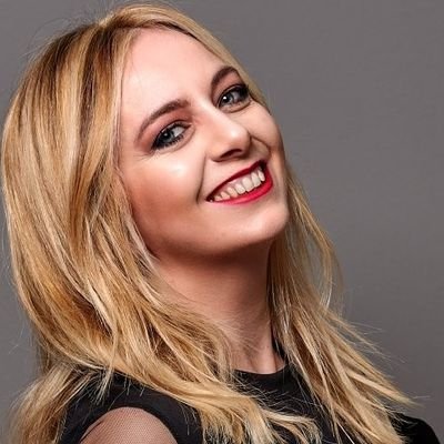Content editor, events manager, eat girl / Lifestyle blogger @blondesuite / Communication Manager @Retelit / Fashion & beauty lover
