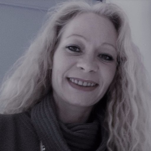 #Auteur Amoureuse de la poésie, de la sonorité des mots, mon 1er ouvrage disponible #7écrit ✍️📕 # @cecilelauffenburger ma page facebook pour mon actuAlitté