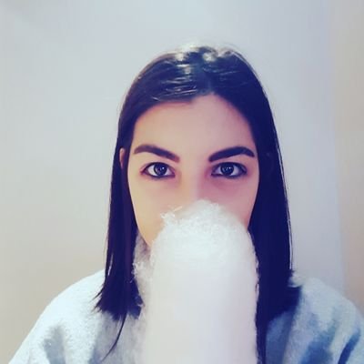 taiweewee's profile picture. muddling my way through life.