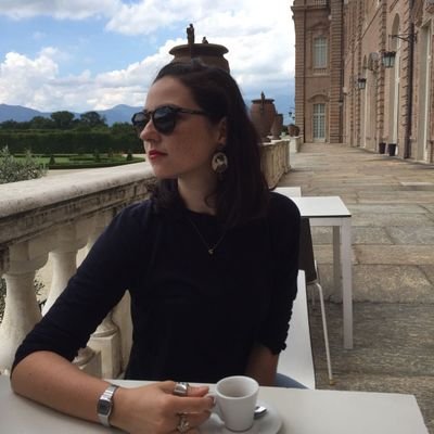 MariannaSoc's profile picture. Corie Bratter nella vita reale. Nata nell'anno del crollo del muro, sono l'Ariete che li butta giù. Leggo di tutto, etichette comprese.