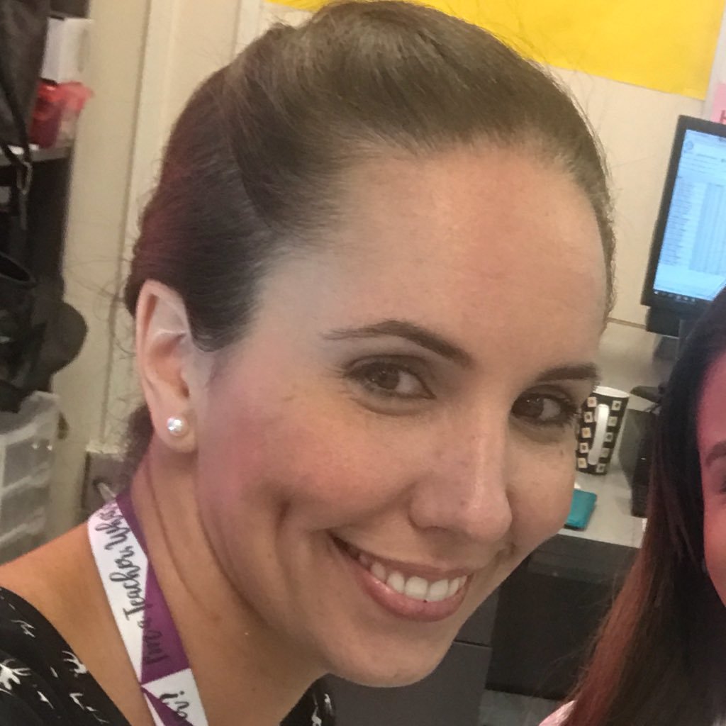 mogo_hghs's profile picture. English Teacher at HGHS 💖 😃 ⚓️ "If you can hear me, look at me and smile!"