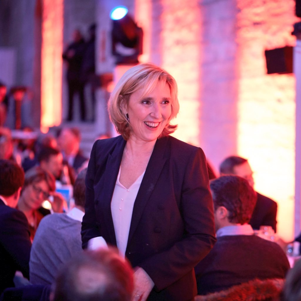 broncard1's profile picture. Directrice #Ventes, #Distribution et #Multiacces @AXA_Banque