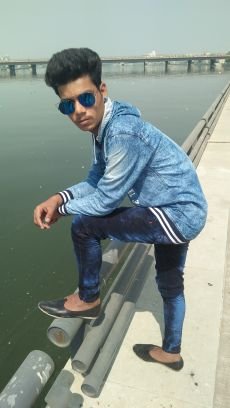 RajLeuva2's profile picture. Hkvogf