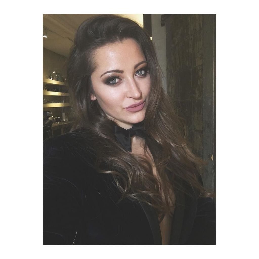 AnneLaroux1's profile picture. Salut je suis novice sur ce site ☺