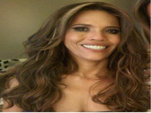 ex funcionaria do Panico na TV
Paula Veludo ,
eu queria ser Gisele , mas eu virei Gorete Gold Smith . márcia gold smith

atual: Go