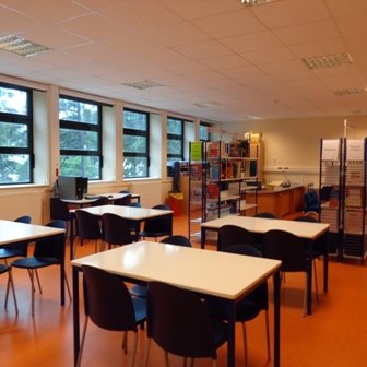CDI du Lycée des métiers de l'automobile, de la logistique et du transport. Lycée Château d'Epluches à Saint-Ouen-l'Aumône dans le Val d'Oise.