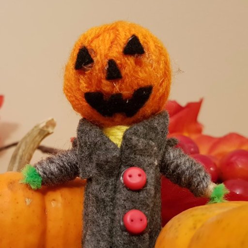 Canadian horror fiction author, artist, and pumpkin head.
I've got punny polymer clay ghosts available on Etsy.