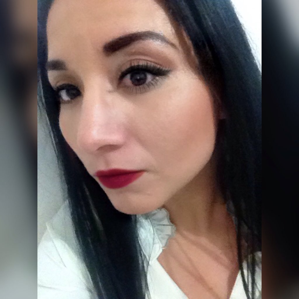 bbrendaburgos's profile picture. sua simplicidade é o que o torna excelente✨💛🌸☺️