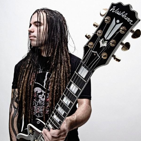 Έιμαι φανατική του Χρήστου Αντωνίου απο septicflesh κάποια μέρα θα γίνει άνδρας μου!
