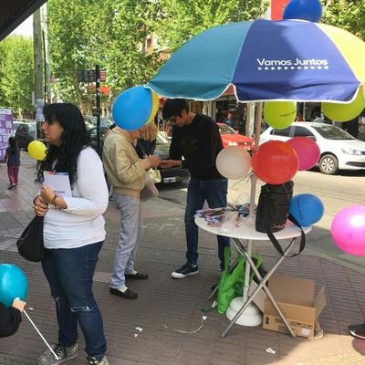 Nacida y criada en Lugano. Creo en el cambio porque día a día lo hacemos entre todos!. Mi amor, Diego. Mis pedazos de vida, Lu, Ro y Ari.