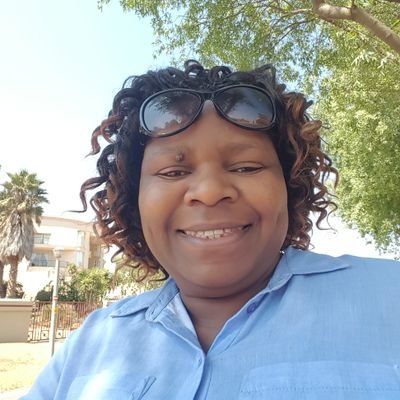 Born and bred in SA, studied in Bythswood, qualified in Krugersdorp, worked in Queenstown.
Resides in UK
Married to a Nigerian