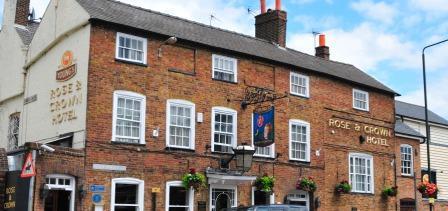 We are a local traditional pub and hotel in the heart of Wimbledon Village.
We have 13 ensuite hotel rooms.