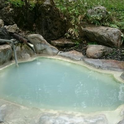 鄙びた温泉秘湯巡り・旅行・酒・お笑い・音楽etc 過去写真投稿多めで不毛に呟く♨入湯妄想中年です。皆様の温泉情報を参考にユル~く未湯地攻略中。
どうぞ宜しくお願いします。