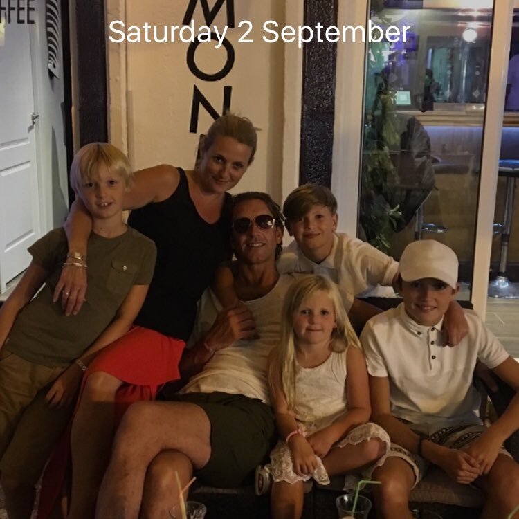 YNWA. Married to Sarah Jane, 4 kids, 3 dogs, 2cats & 1 tortoise