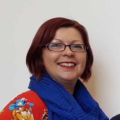 Chartered Marketer and Mum of Alice, with a love of shoes, Marmite and Wispa Bars!!