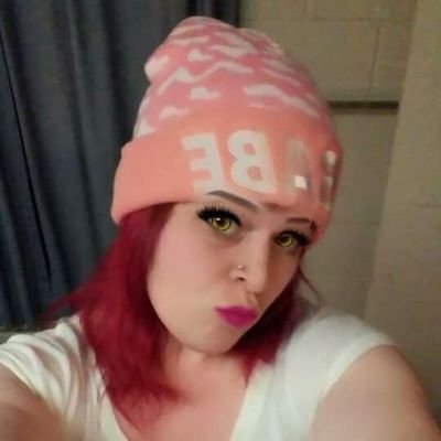 MemeAnderson4's profile picture. Enjoying life married ❤️