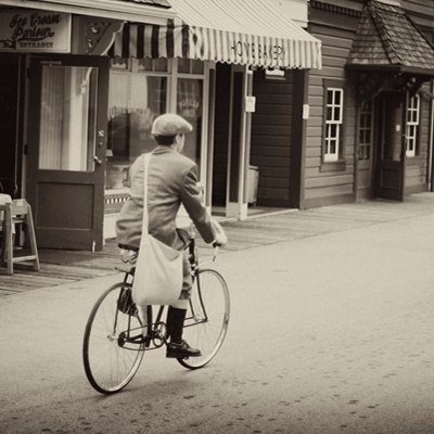 Explore. Learn. Relax. Stroll down the streets of a typical 1920s village. Demonstrations, activities, vintage carousel rides & special events. Open seasonally.