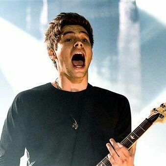 smAshCashton's profile picture. constantly swerving lanes cause they're all perfect asf🙄

if you don't like 5sos you can fly away with your jet black heart back to San Francisco