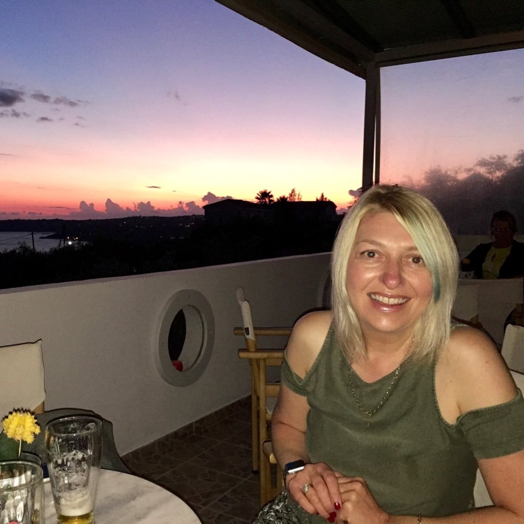 Hairdresser, ISS spotter, star watcher, weather nut, cat lover ,dreaming of CYPRUS