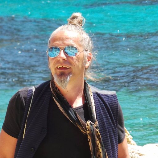 williewete2B's profile picture. Ik ben een Levenskunstenaar, ben auteur (boekje; Het Moment Fictie of Realiteit) muzikant- Digi Artprojecten online: Inner Value Master https://t.co/fe8rare3EG