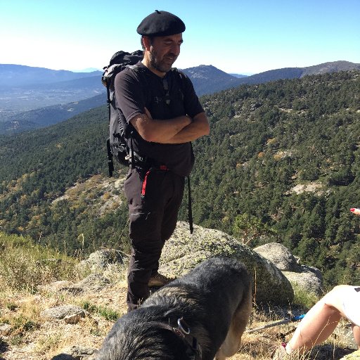 Padre, cántabro, montañero, melómano, editor y, eventualmente, trabajador por la justicia social.