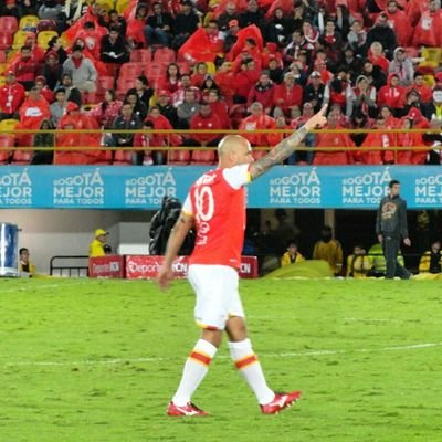 Fotos e imágenes de una pasión llamada Independiente Santa Fe, Primer Campeón del fútbol Colombiano. 🇮🇩 🦁