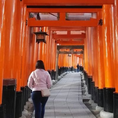 Laura_tica's profile picture. 🇨🇷ESL Teacher, Wanderlust 🌎who loves to learn new languages