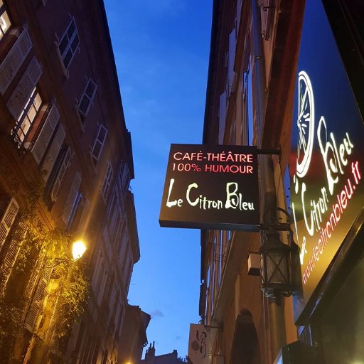 Café-théâtre 100% HUMOUR ! Spectacle à 20h et ouverture du bar à 19h pour prendre un apéritif et grignoter les paniers-apéro 😋