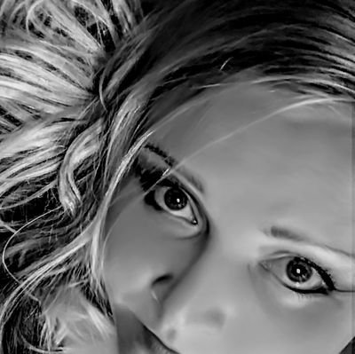 LumiDraughts's profile picture. Psykiatrisen avun ulottumattomissa 😁