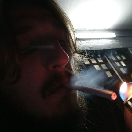 b_muraha's profile picture. порчу желудок быстрыми обедами, часто ссорюсь с неодушевлёнными предметами.