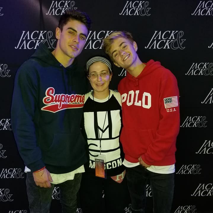 AshlovesRossR5's profile picture. Hi, @officialr5 follows me. @Allisonholker fav my tweet. Im finally meeting @hayesgrier @itsNickbean follows me, @edtertaining dm me, @dylandauzat follows me