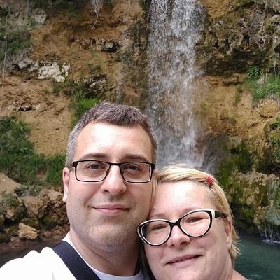 A gde je pop Đura? -Nije hteo da dođe. Veli grešni smo.