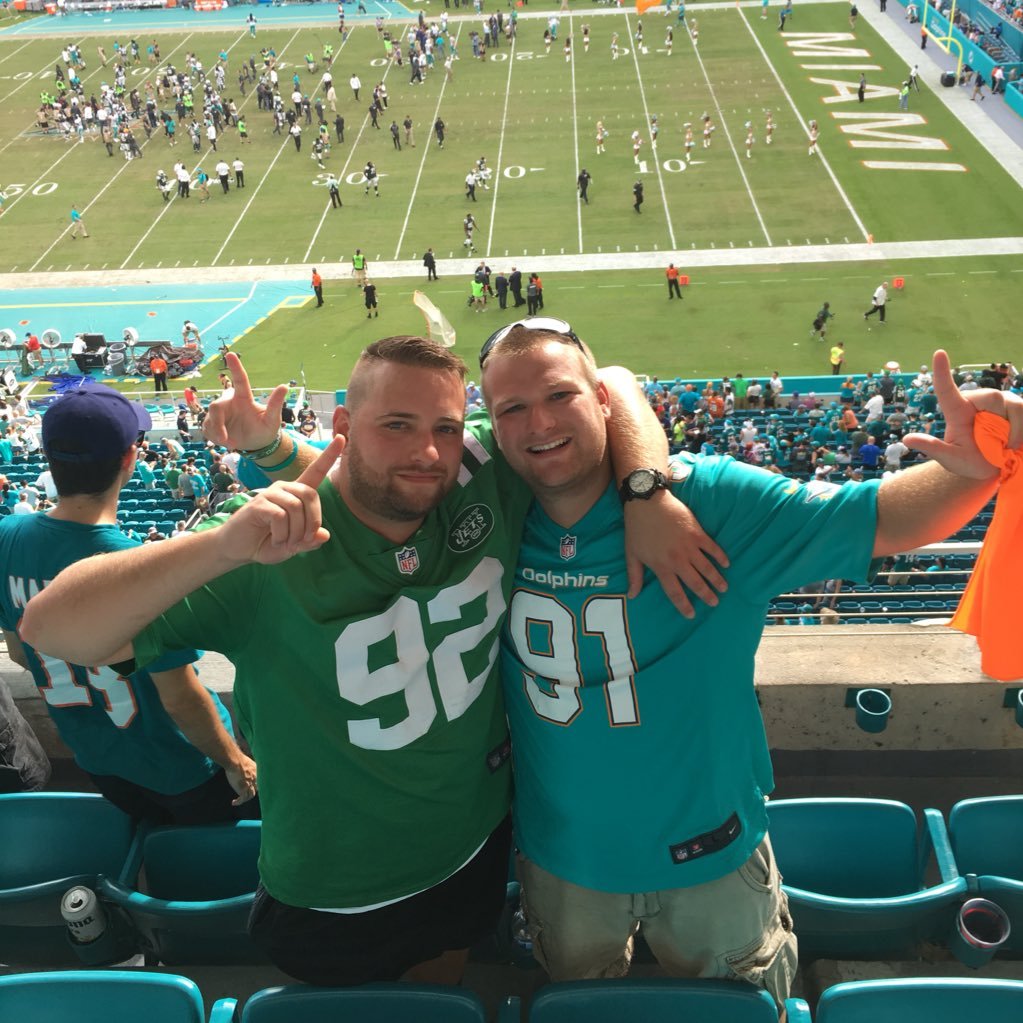 dmaxwell1323's profile picture. 