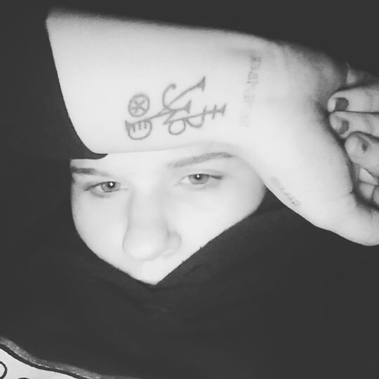 MyLil_Hellspawn's profile picture. What the fuck is a twitter