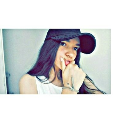 Me hubiera gustado por lo menos tener linda sonrisa, pero ni eso, el peor esperpento con cara de qlo que puede existir soy yo :)