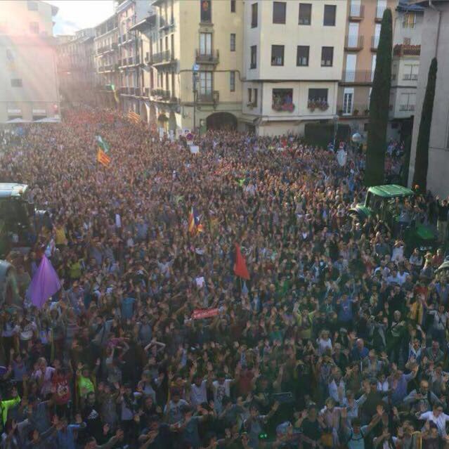 _fcesc's profile picture. Llora por tu país donde hay cárcel por un tweet