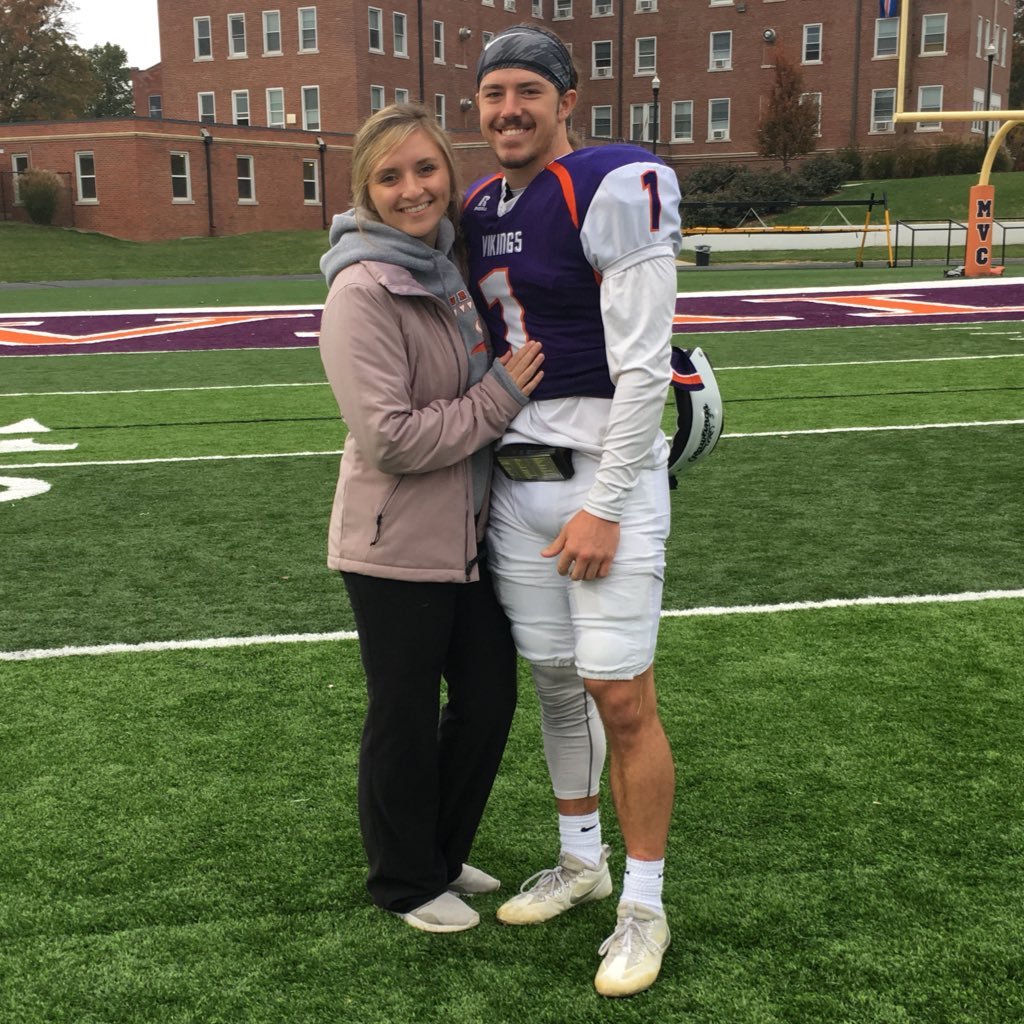 @k_vancey Senior @ MoVal. CHS Alum. QB.🏈 #valleywillroll