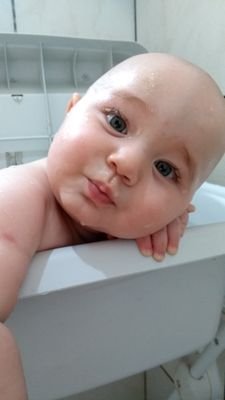 O simples fato de ter filhos faz com sua vida se torne viva e intensa a cada dia pra ensinar lhes o significado de respeito,amor e carinho.
Meu filho meu tudo!!