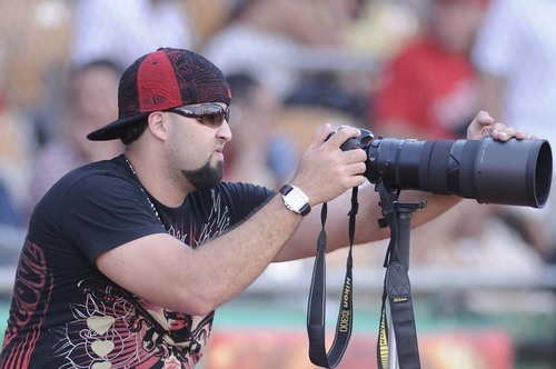Todo sobre el mundo fotografico, eventos sociales, farandula, cine, musica, deportes, redaccion, resumido en una sola persona