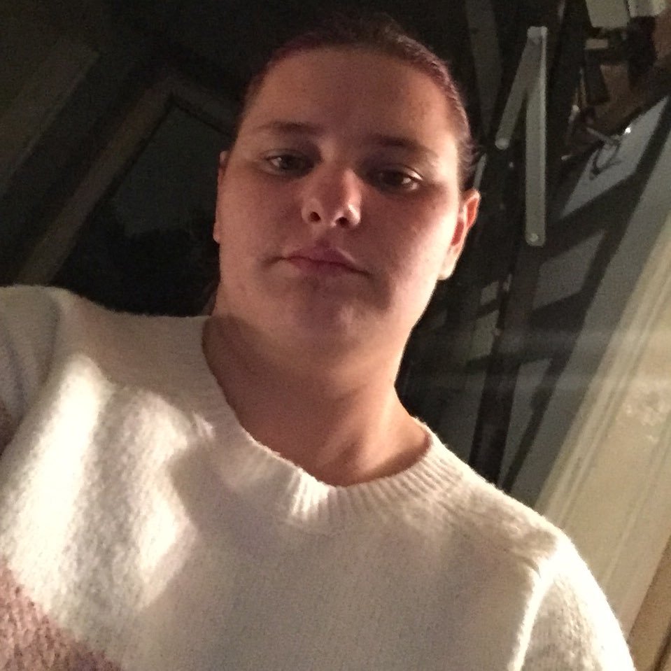 Emmahales2012's profile picture. I am22  years old I work for a wetherspoons pub training to be a chef if u follow me I will follow u bck i love jls alwaysaston