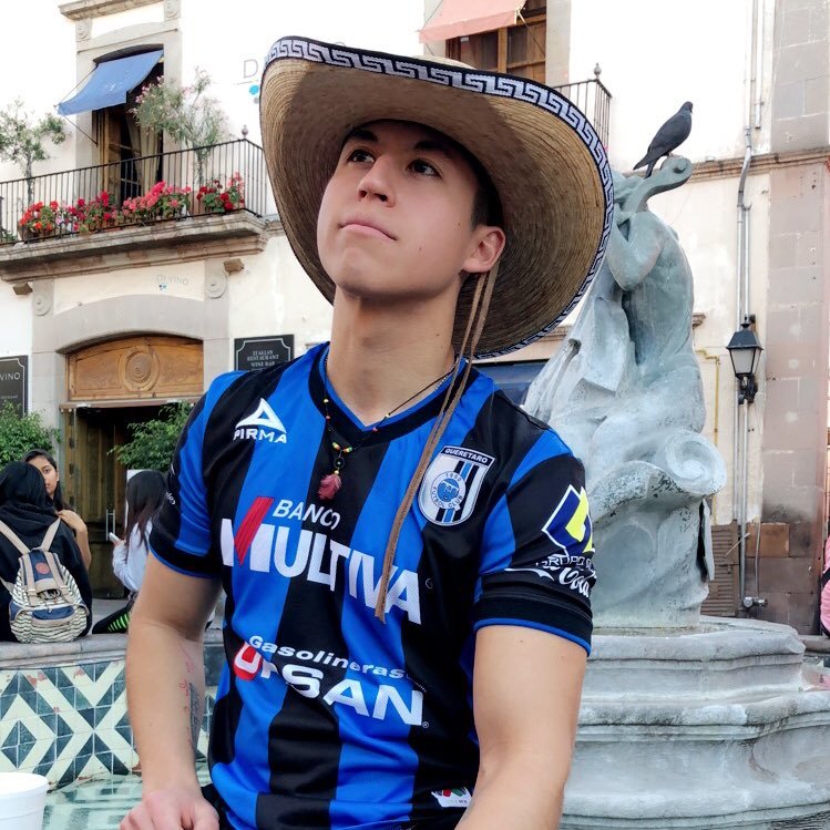 7Zzetina's profile picture. Everything is a memory