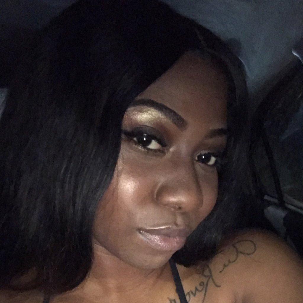 MISSaqm_'s profile picture. Tea on some days , Hennesy on others ..