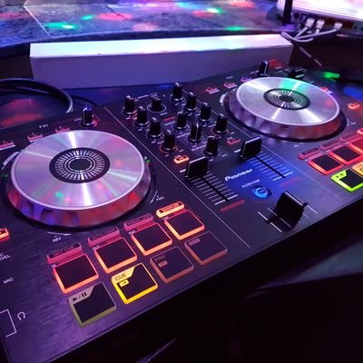 Dj & productor: Trap Moombah, house. Gracias a mis seguidores!