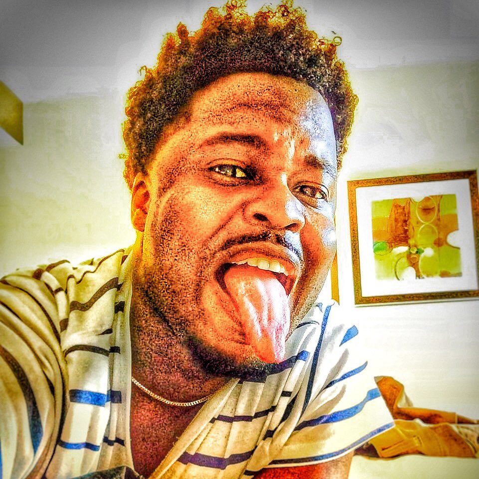 It's not who you are who holds you back, it's who you think you're not. I’m obsessed with #art #photography #music #traveling #gaming