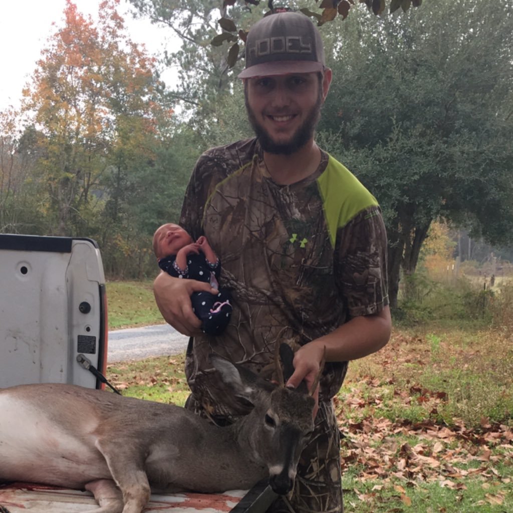 23, God Comes First,Then Hunt,Fish,Cut Up and Enjoy life LOUISIANA (337 boys) married to the best @alexislexi97❤💗❤💗❤and loving my baby girl Harper Lynn!!!!